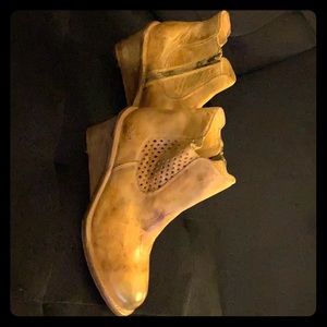 Bed Stu Ten Rustic Countess Leather Wedge Bootie